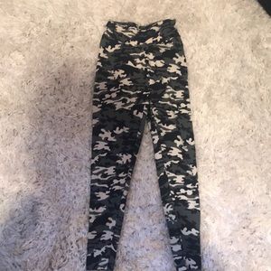 IRIS FITNESS SCRUNCH BOOTY SMALL